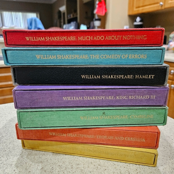 WILLIAM SHAKESPHERE BOOKS,  SHAKESPHERE Set Of 7 Vintage Books, Fathers Day Gift - Picture 1 of 4
